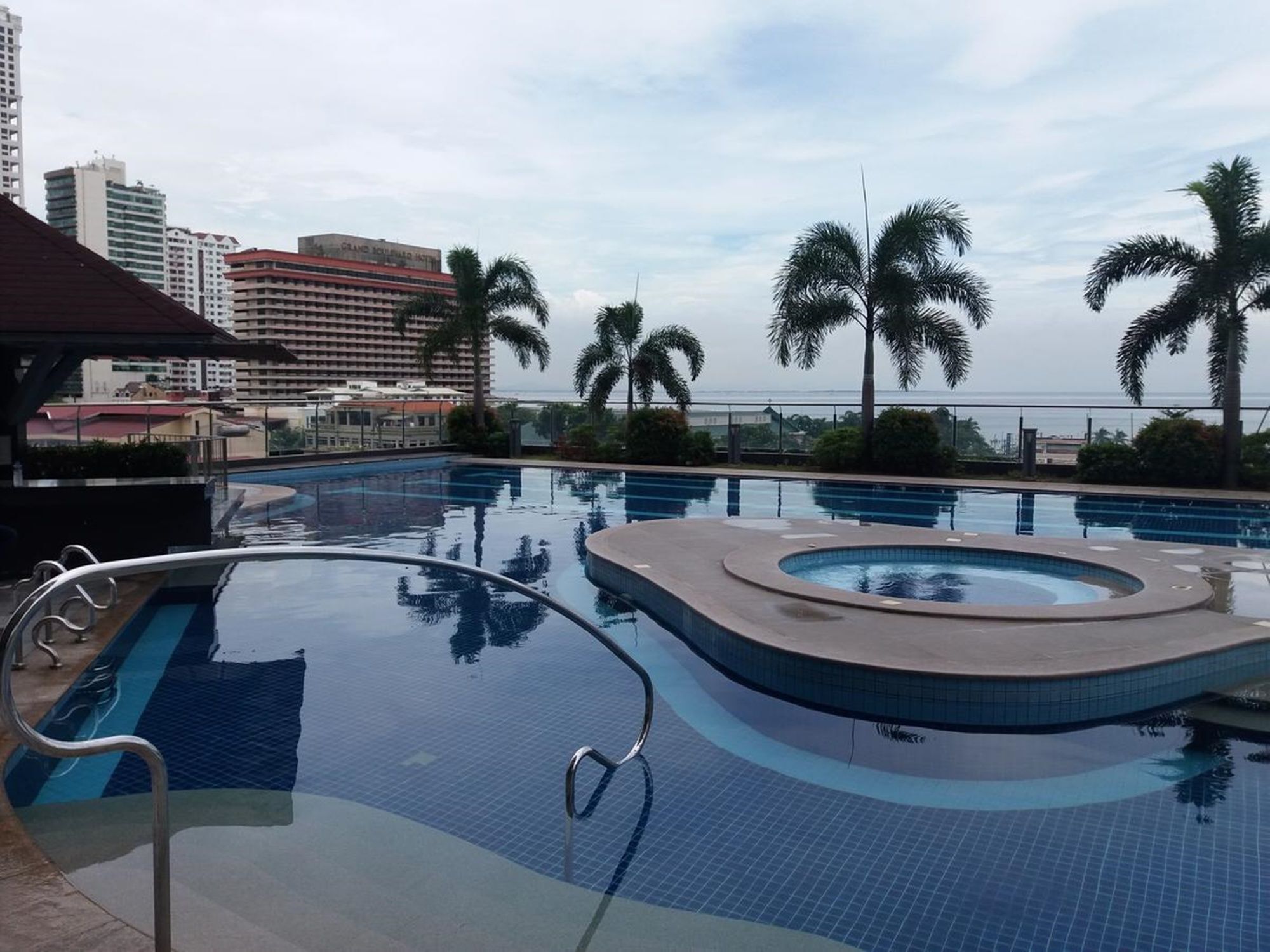 Malate Bayview Mansion City View Manila Bagian luar foto