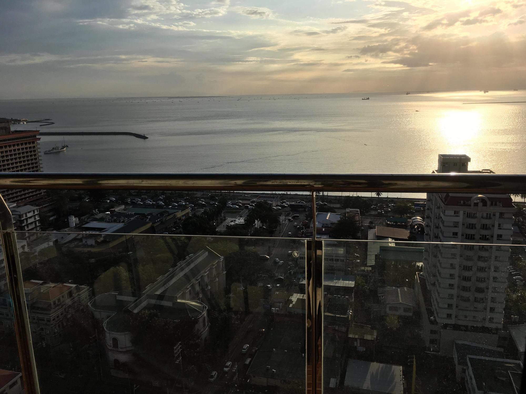 Malate Bayview Mansion City View Manila Bagian luar foto
